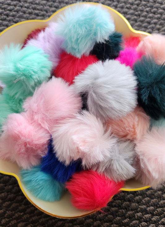 POMPOMS (Keychain Attachments) | DIY Craft Supplies